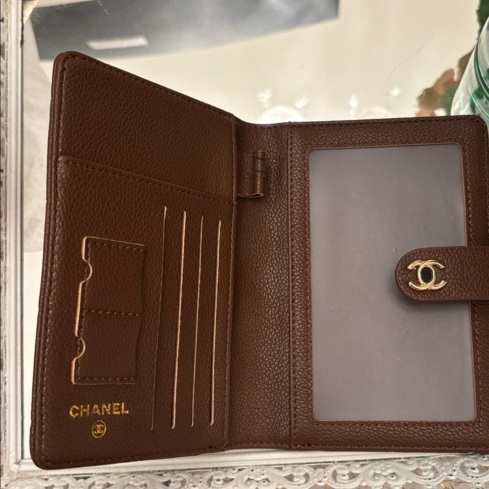 Chanel VIP Passport Wallet - Picture 3 of 5
